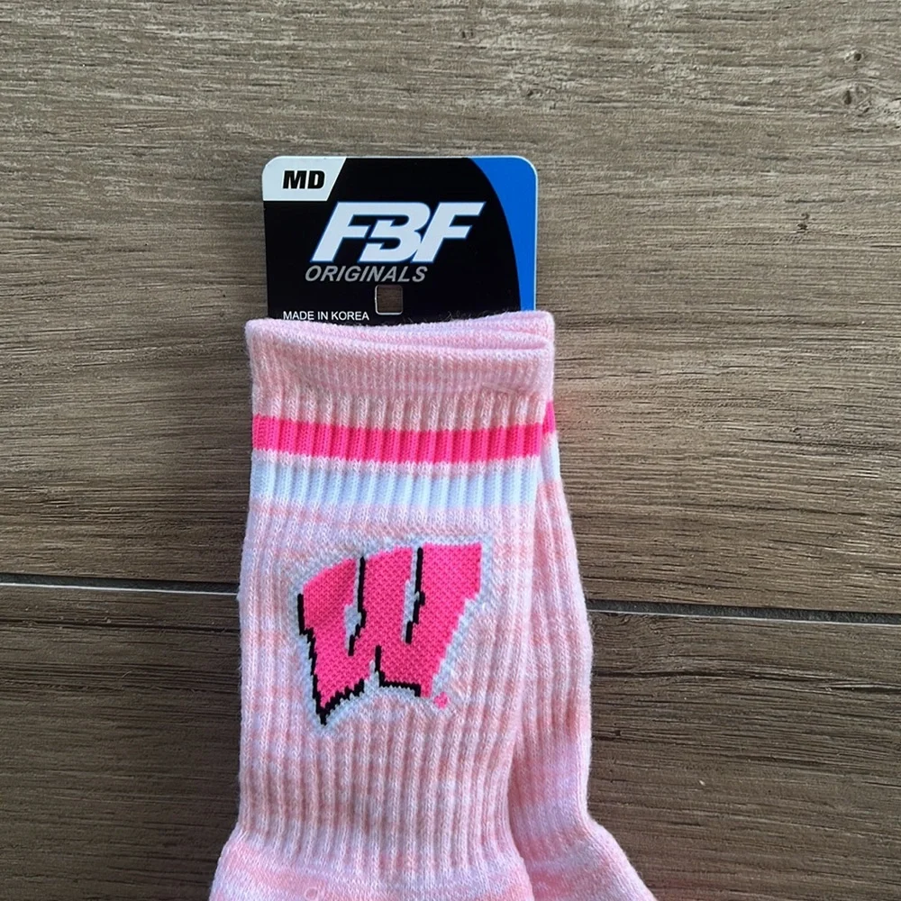 FOR BARE FEET Originals Wisconsin Badgers Pretty in Pink Crew Socks